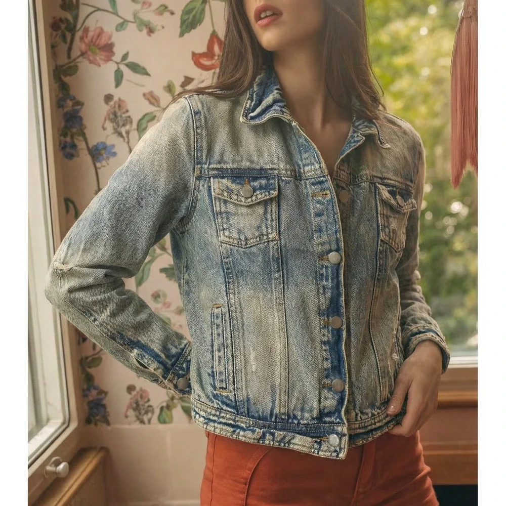 Walter Baker Women's Acid Wash Cropped Button Up Denim Jacket Size Small